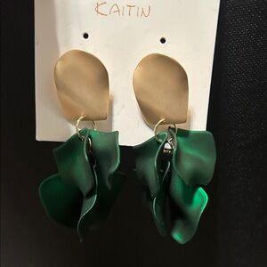 NWOT Gold and Emerald Green Leaf Earrings